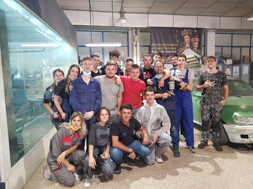 'Koraci u budućnost': Učenici Prometno-tehničke u Sevilli sastavili e-buggy vozilo