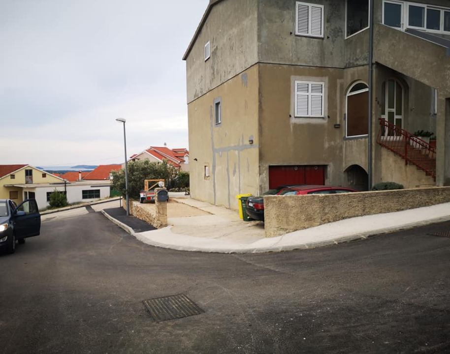 Šest mjeseci nakon potpisivanja ugovora, stigao asfalt na Meterize: Pri kraju uređenje ulice Put Gvozdenova    