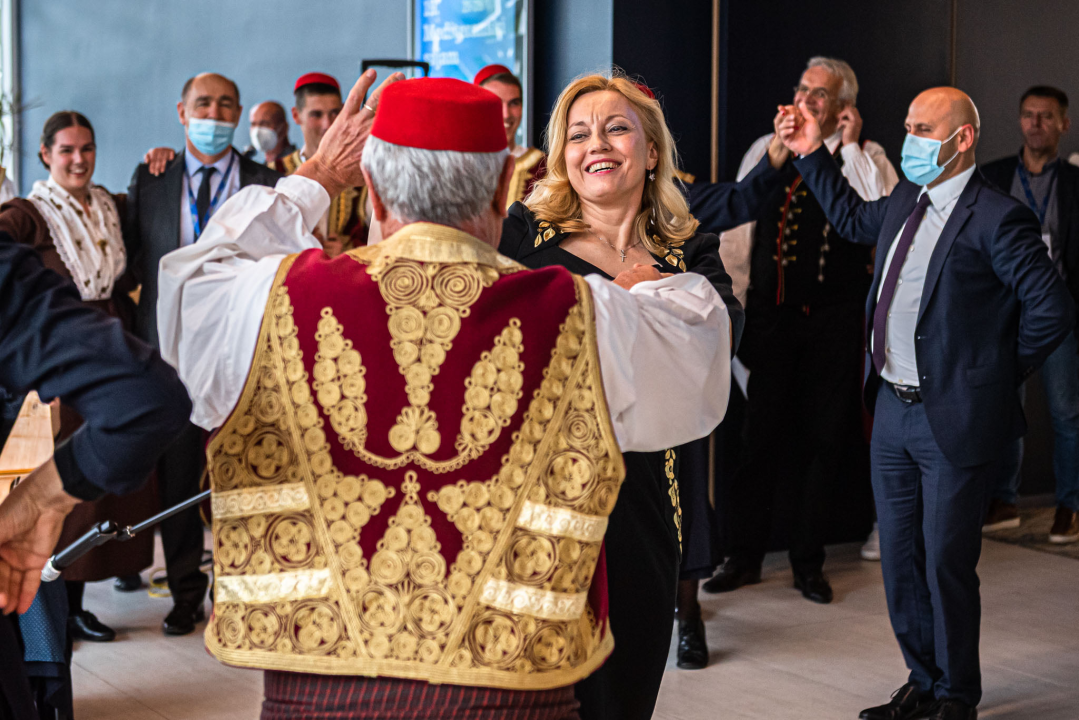 U Amadria parku otvoren Mediteranski sajam: Marijana Petir zaplesala linđo, a poseban hit je štand sa sirom Mercedes   