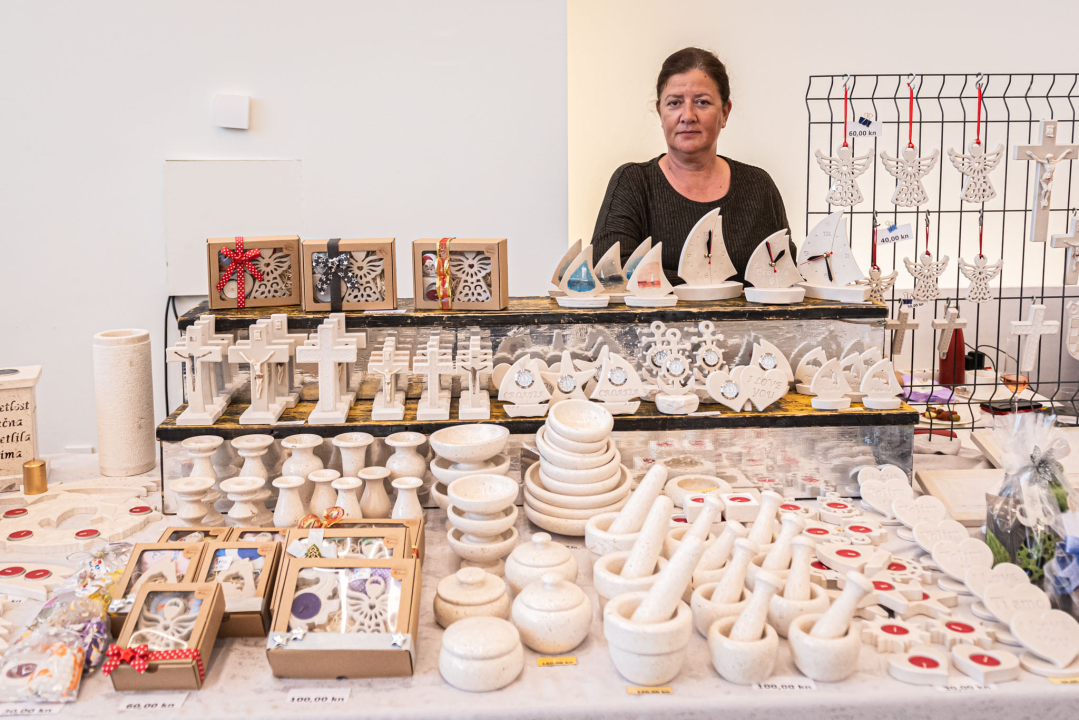 U Amadria parku otvoren Mediteranski sajam: Marijana Petir zaplesala linđo, a poseban hit je štand sa sirom Mercedes   