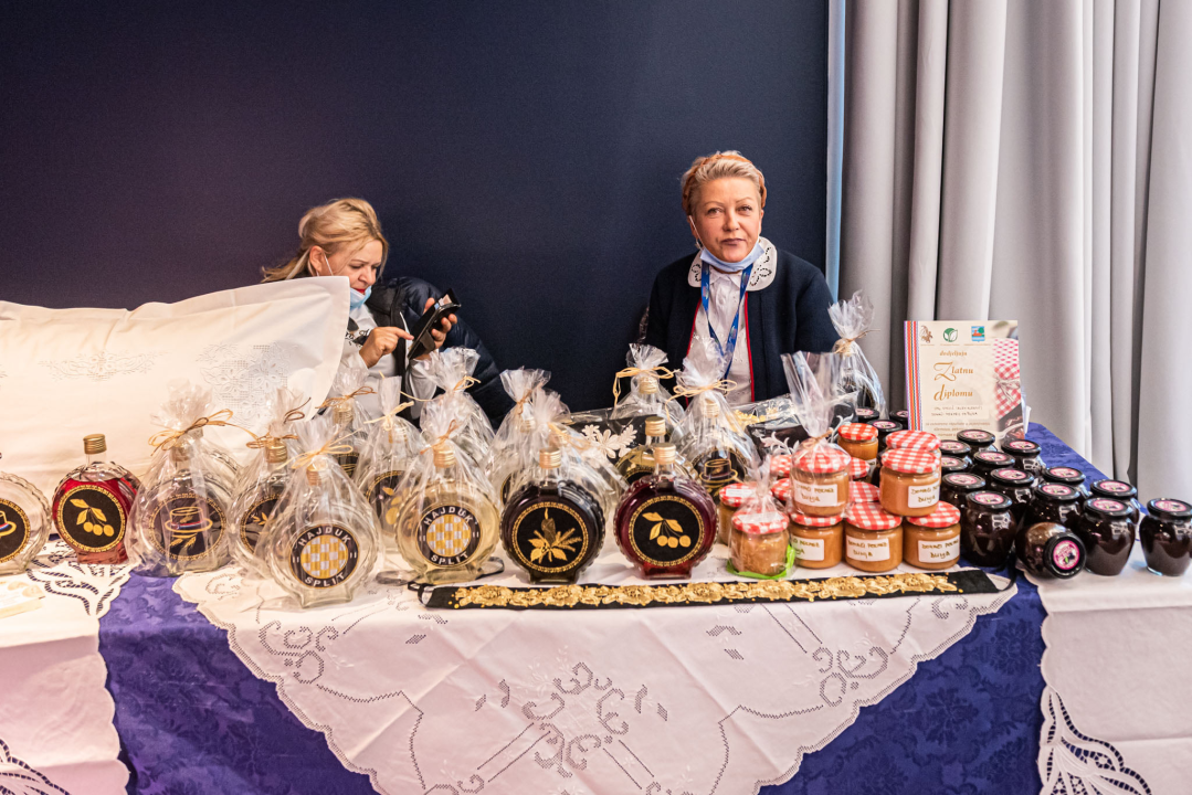 U Amadria parku otvoren Mediteranski sajam: Marijana Petir zaplesala linđo, a poseban hit je štand sa sirom Mercedes   