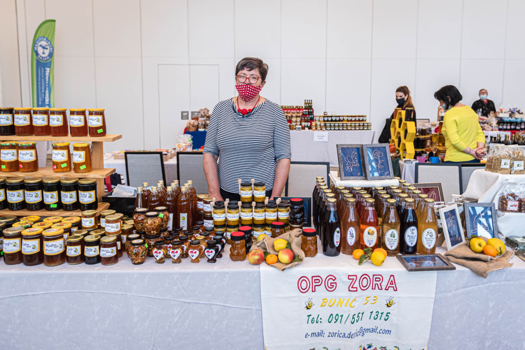 U Amadria parku otvoren Mediteranski sajam: Marijana Petir zaplesala linđo, a poseban hit je štand sa sirom Mercedes   