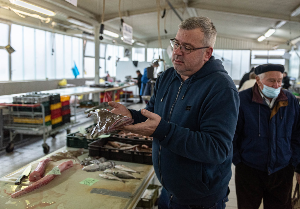 Ponuda ribe na peškariji u skladu s tmurnim danom: Ipak, za 50 kuna može se kupiti pet kila ribe, a ima i štriguna
