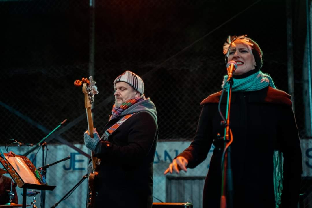 Neno Belan i Fiumensi otvorili Advent u Kninu: Pogledajte atmosferu 