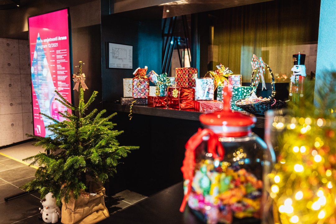 Tko je danas Robin Hood? Predstava u Arsenu razveselila mlade Šibenčane