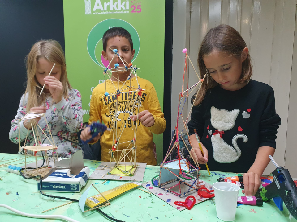 Upišite svoju djecu u radionice Arkki: Gradit će najveće tornjeve, snježne dvorce i svoje skulpture! 