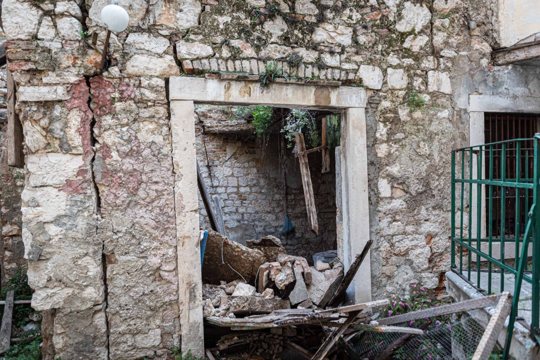 Komunalci nakon pregleda urušene kuće: 'Nema opasnosti za stanare u ulici, vlasnik će počistiti ostatke'  