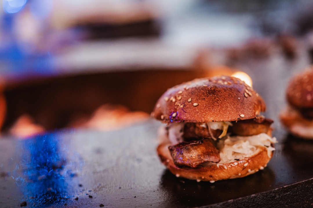 Bronzin u petak otvara ‘Prasserie’: Uz glazbu uživajte u sendviču od odojka, peke ili bikovog repa, sve zalijte odličnim ‘medikamentima’