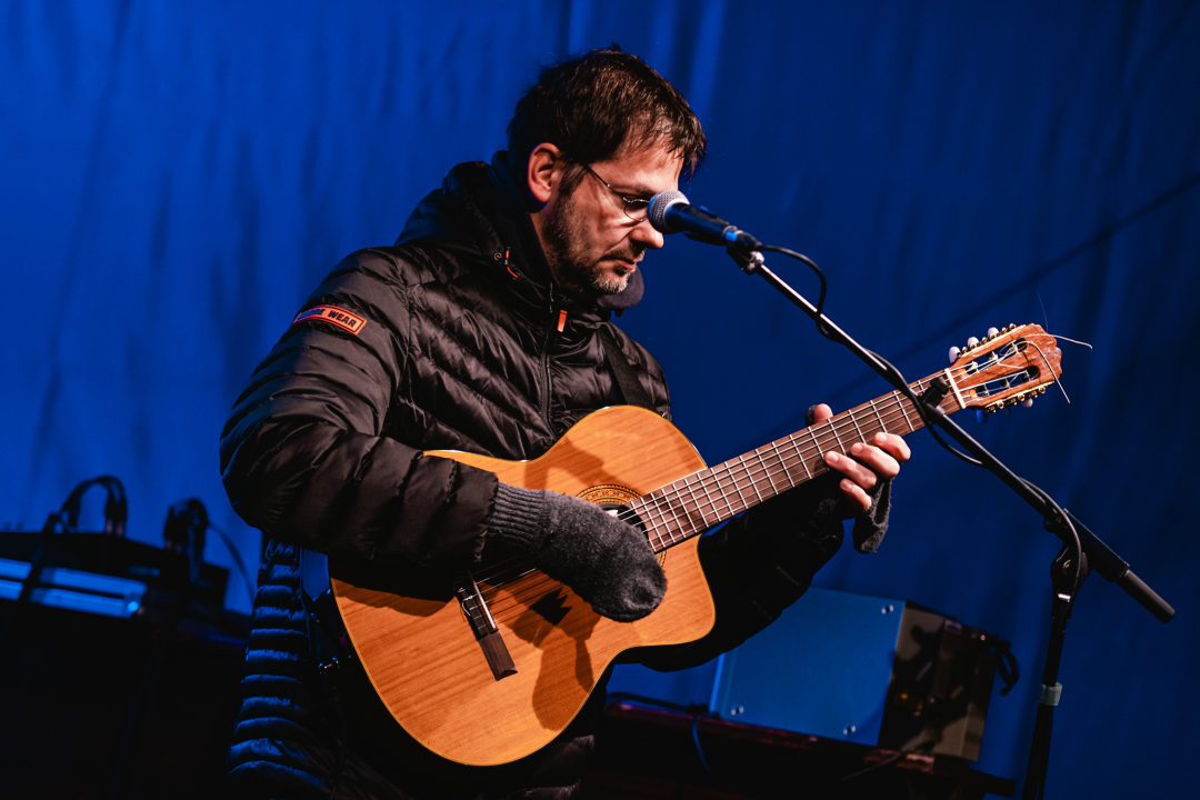 Kralj prvih plesova svojim baladama ugrijao srca Adventurista u Parkiću