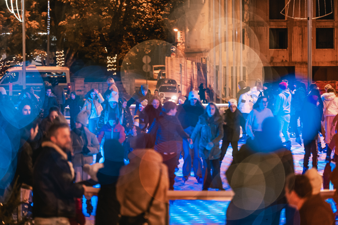 Bajkovito disco klizalište zvijezda na vrhu šibenske Adventure!