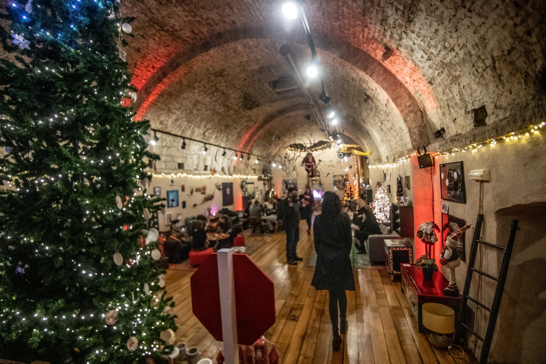 Otvoren Božićni tinel u Azimutu: Prodajna izložba u čarobnom ambijentu