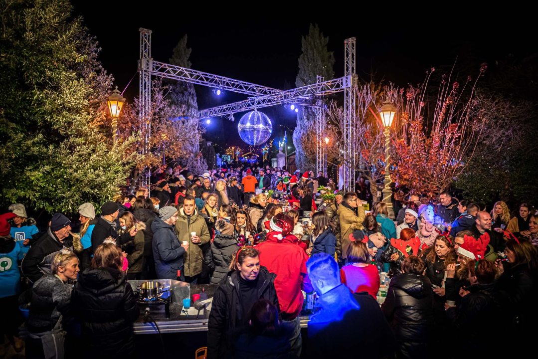 'Grandece od cukra', predvođene popularnom Duki, ispekle najbolje fritule na Frituladi u đardinu 