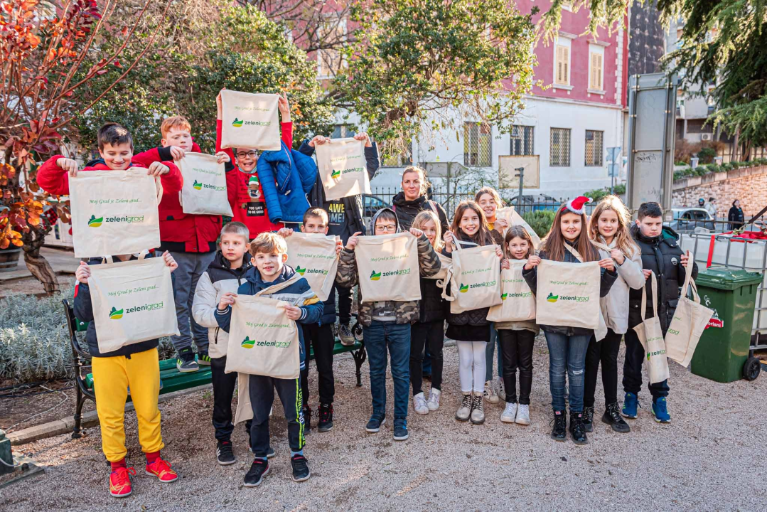 Tisuću besplatnih platnenih vrećica za Šibenčane: 'Cilj nam je izbaciti najlone iz uporabe i podići svijest o štetnosti plastike'