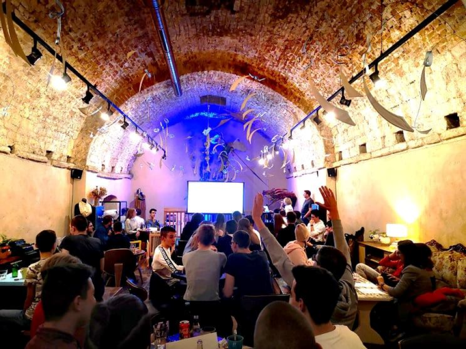 Prije osam godina u Azimutu je počela pub kviz histerija: Čast da obilježi tu obljetnicu pripala je koautoru prvog kviza ikad  