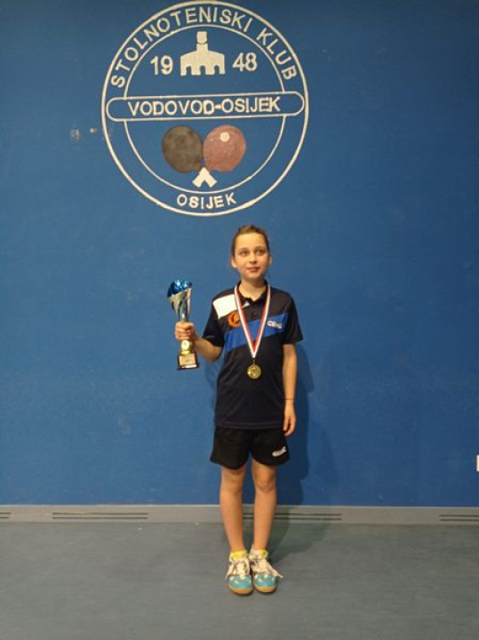 Šibenska stolnotenisačica Loreta Mandić pobjednica turnira u Osijeku, Anđela Živković peta