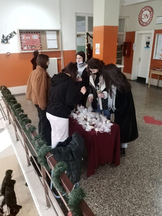 Šibenski gimazijalci u školi prikupili 5826 kuna za liječenje male Kiare