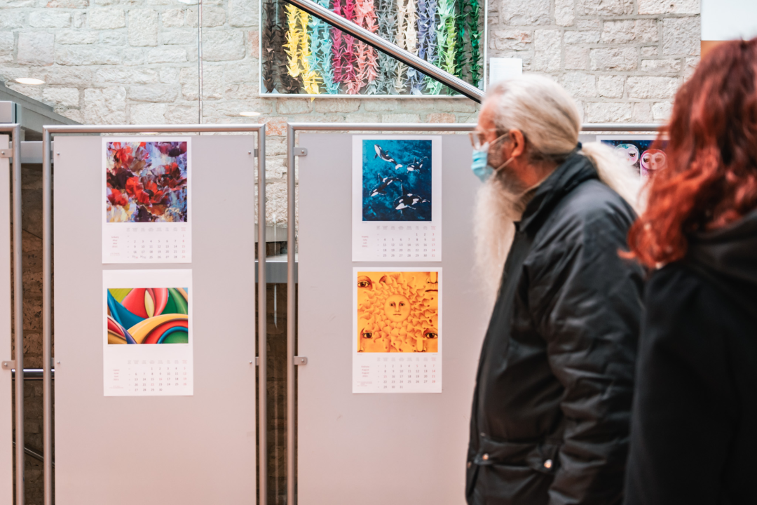 Grupa 9 predstavila svoj prvi kalendar: ‘Ovo je bis naše izložbe, ali u malim formatima’