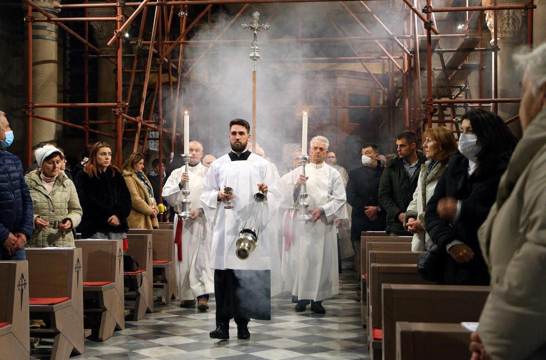 Polnoćku u katedrali predvodio biskup Tomislav Rogić, uz njega dubrovački biskup Roko Glasnović