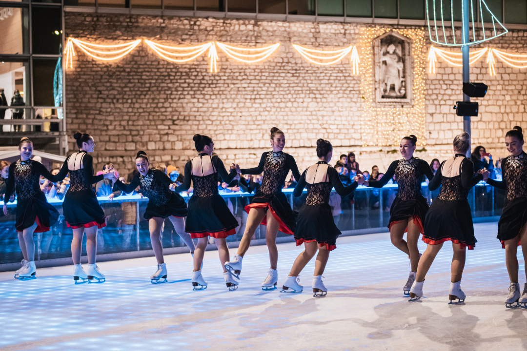 Ledeni spektakl na Vitićevom moru: Zagrebačke pahuljice očarale Adventuriste u Šibeniku 