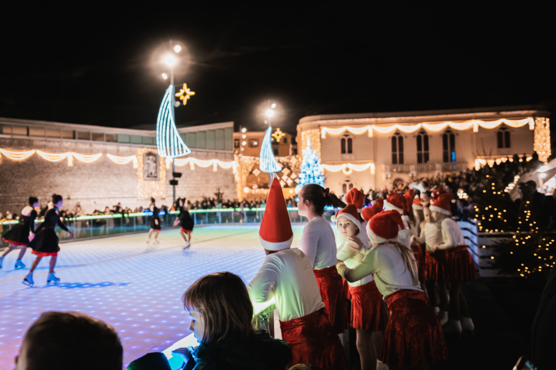 Ledeni spektakl na Vitićevom moru: Zagrebačke pahuljice očarale Adventuriste u Šibeniku 