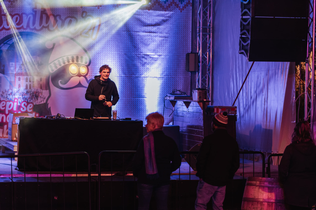 Elektronika u đardinu: Mirko Rak iliti Fikcio Monger počastio Šibenčane svojim 'full setom' na Adventuri 