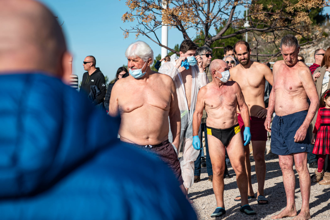 Odvažnih 12 okupalo se na Banju u podne na samu Novu godinu: 'Ovo nije hladna voda'
