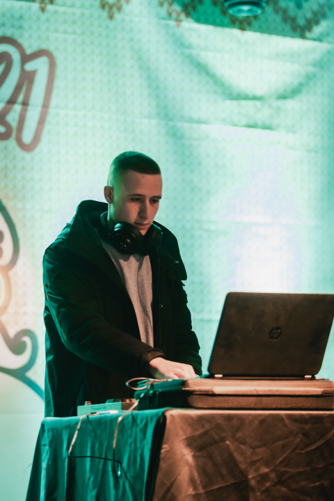 Na Poljani pušteni lampioni za Kiaru: Prekrasni prizori u mirnoj novogodišnjoj noći