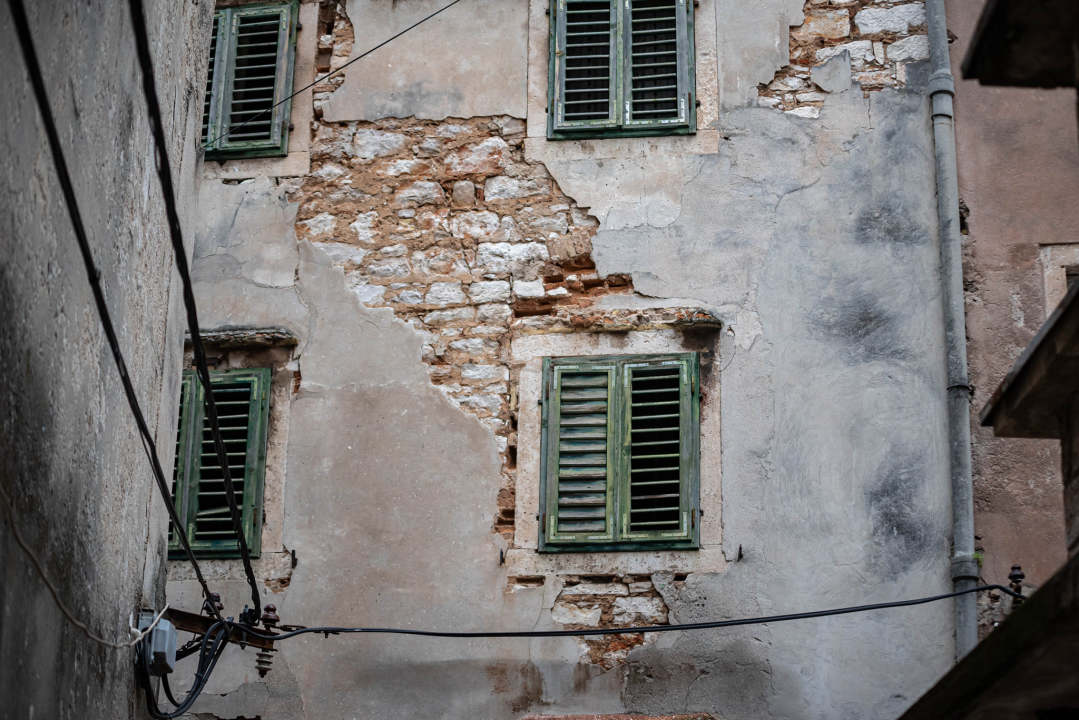 Što se sve raspada u staroj gradskoj jezgri Šibenika: Komunalci su snimili šest kritičnih točaka, u stvarnosti ih ima puno više