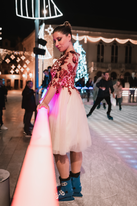 Modna bajka na Vitićevom moru: Šibenčanke klizale u vintage raskošnim haljinama!