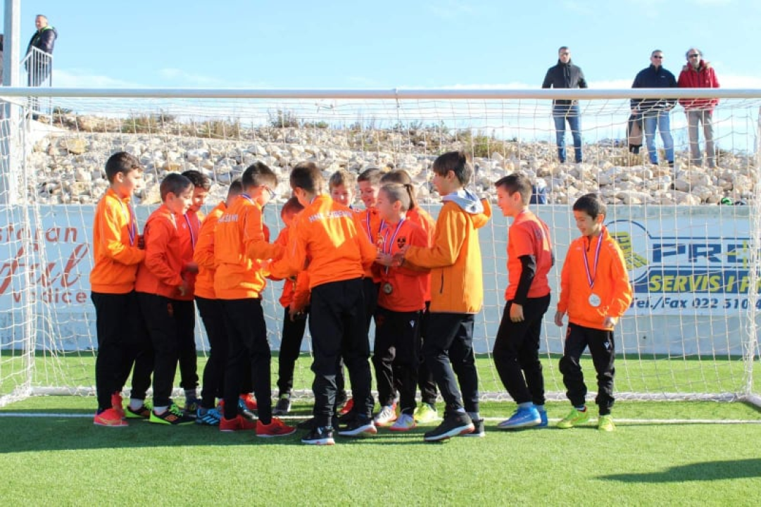 Proteklog tjedna održao se '17. Vodice Cup': Mladi nogometaši HNK Šibenika okitili se zlatnim medaljama 