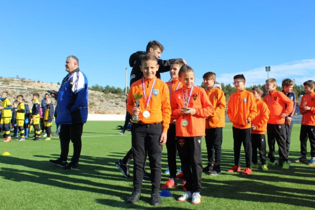 Proteklog tjedna održao se '17. Vodice Cup': Mladi nogometaši HNK Šibenika okitili se zlatnim medaljama 