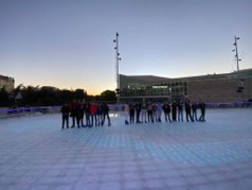 Održana 'Šibenska zimska Olimpijada': Pet ekipa odmjerilo snage na ledu, Jurini Jazavci pobijedili