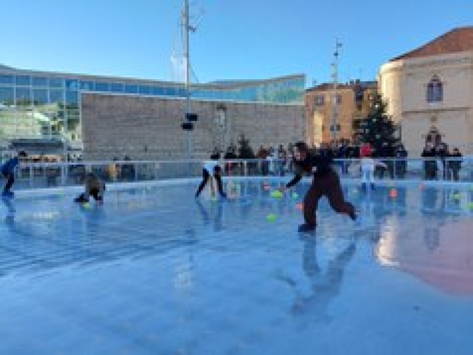 Održana 'Šibenska zimska Olimpijada': Pet ekipa odmjerilo snage na ledu, Jurini Jazavci pobijedili