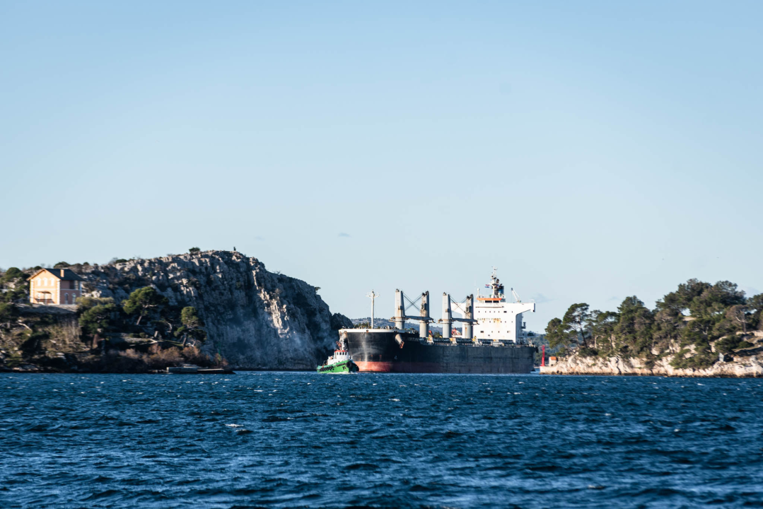 Najveći brod koji je ikad prošao kroz šibenski kanal: Ovaj div prevozi aluminij, pogledajte kako je izgledalo uplovljavanje u grad