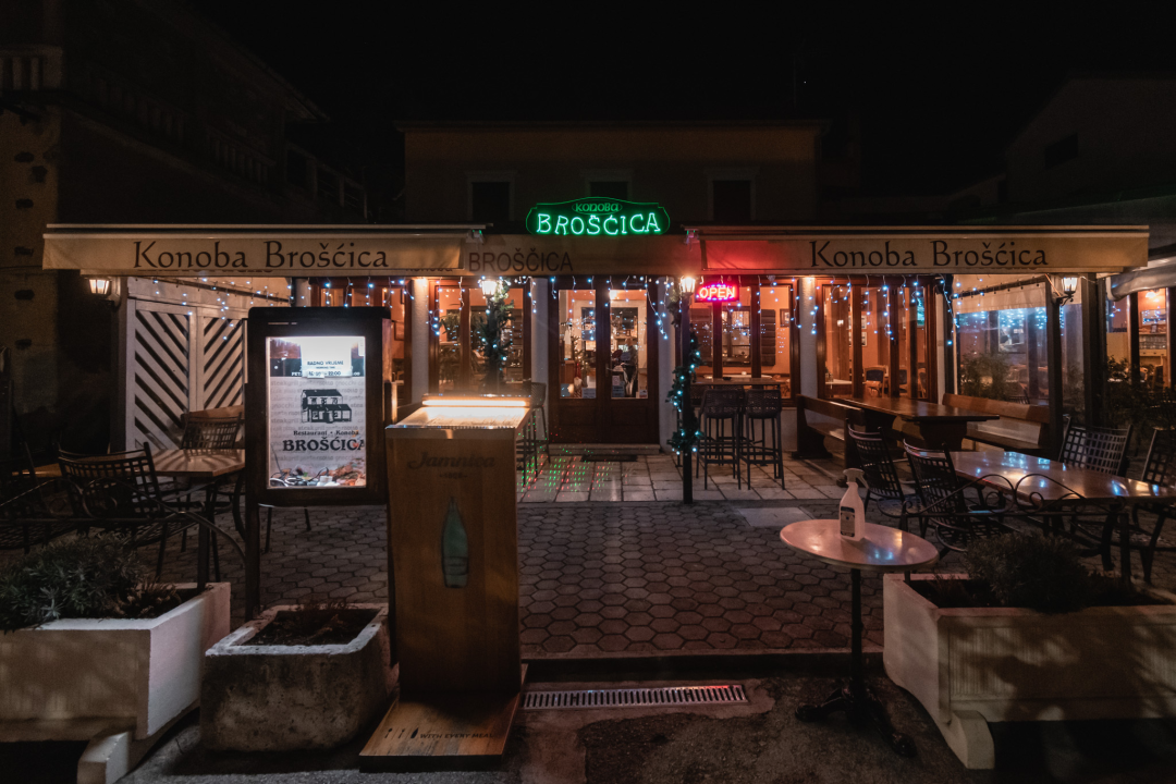 Proslavite Valentinovo za pamćenje uz ukusnu spizu konobe Brošćica! 