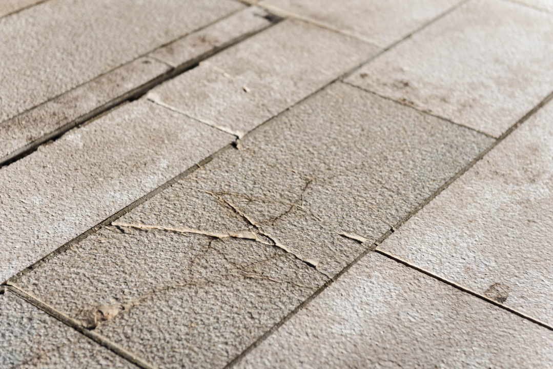 Stroj za čišćenje uništio dio kamenih ploča na Poljani: 'Bilo je sigurno da će se to dogoditi'