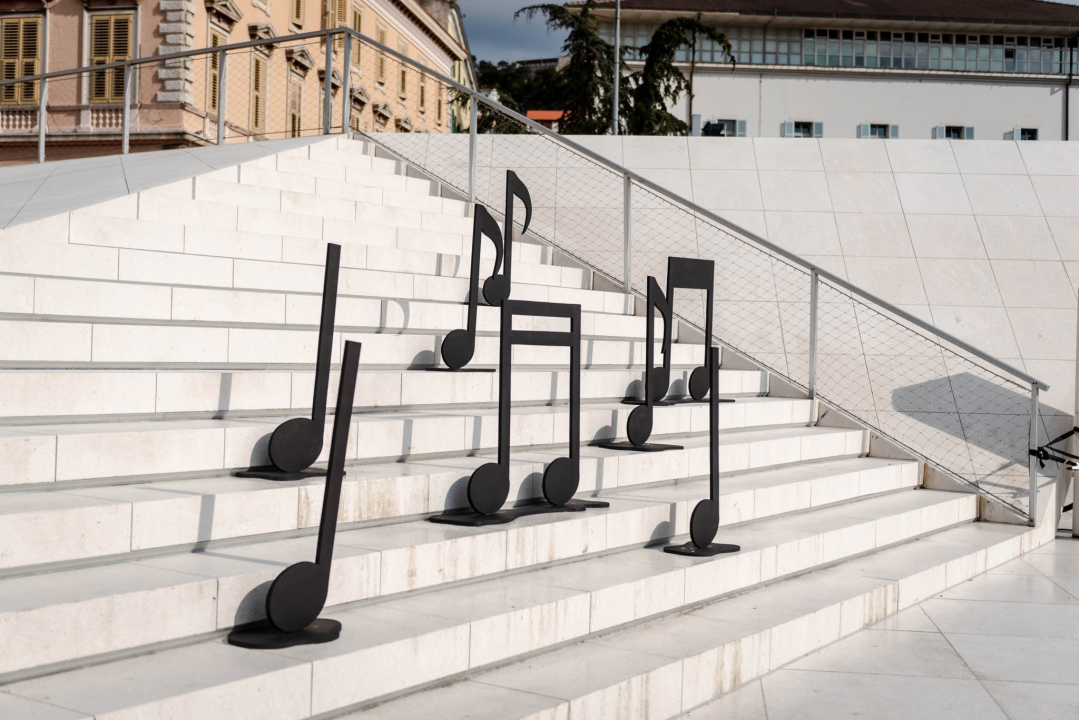 Kiša ubila romantiku Valentinova u Šibeniku: Na Poljani ruže, dječak Paško, nešto djece i slučajni prolaznici