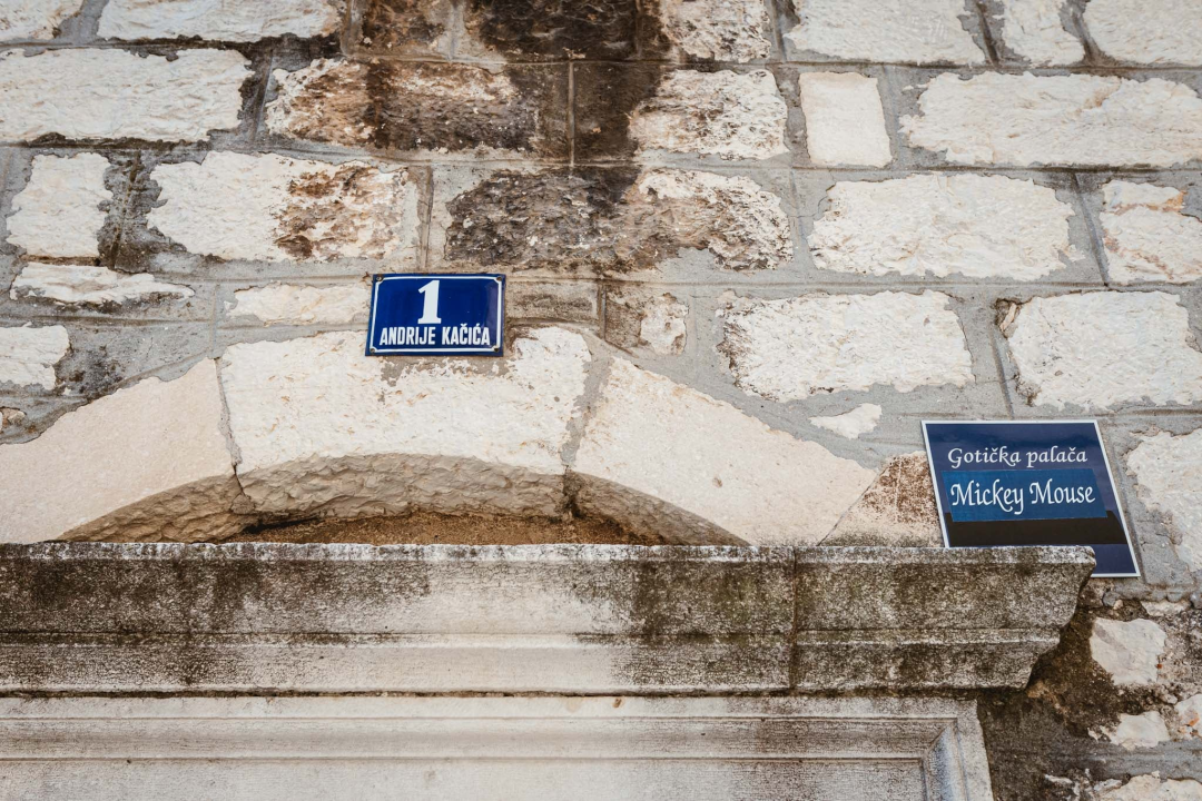 Konfuzija s nazivom ulice na Gorici: Ulica Andrije Kačića, Andrije Kačića Miočića ili Andrije Kačića Miošića?