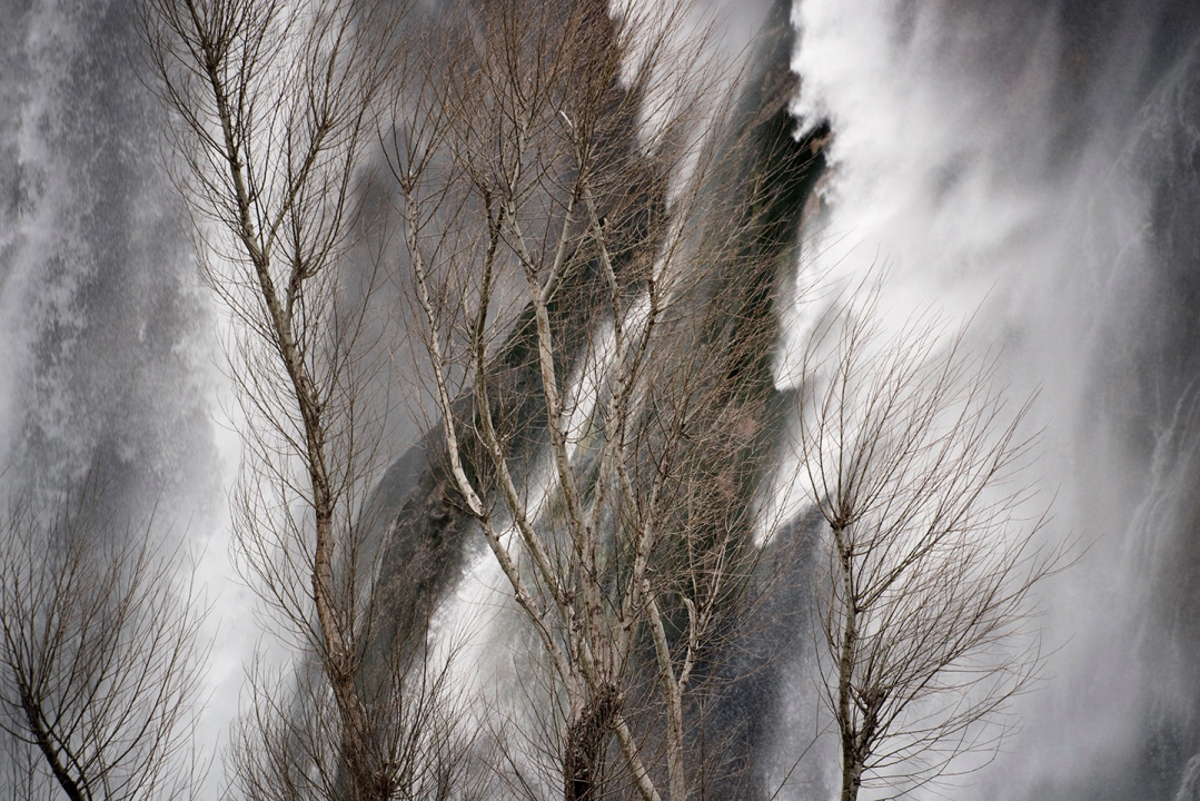 Prekrasan ples na Krčiću: Bura i slap u kombinaciji neodoljiv su prizor