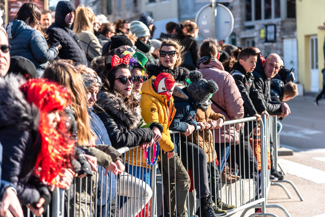 Bake opet napravile ludilo uz ‘Masturbatore s Murtera’, ‘Benkovački sajam’, liječnike i janjetinu