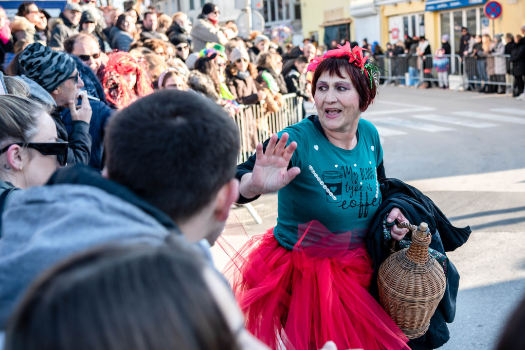 Bake opet napravile ludilo uz ‘Masturbatore s Murtera’, ‘Benkovački sajam’, liječnike i janjetinu