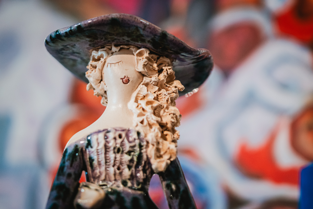 Galerija Juraj Dalmatinac u povodu Dana žena časti popustom na dizajnersku odjeću te Murtićeve i Vežine umjetnine