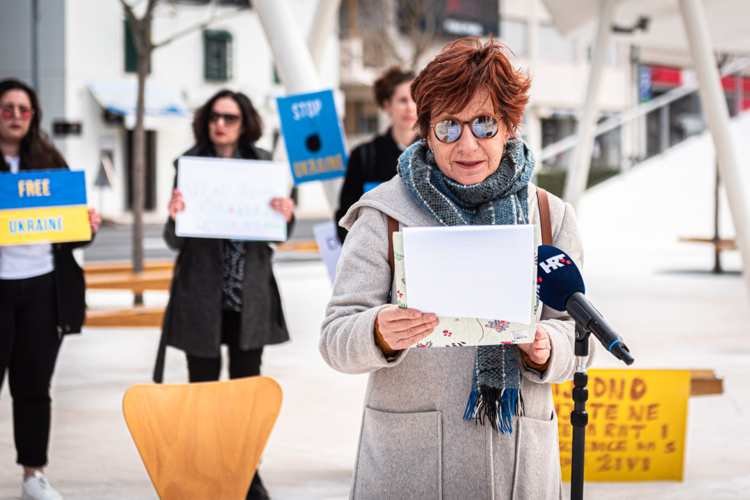 Ukrajinske obitelji podržale skup na šibenskoj Poljani: 'Želim ponovno biti s rodbinom, ali ne vidim da će Putin lako odustati' 