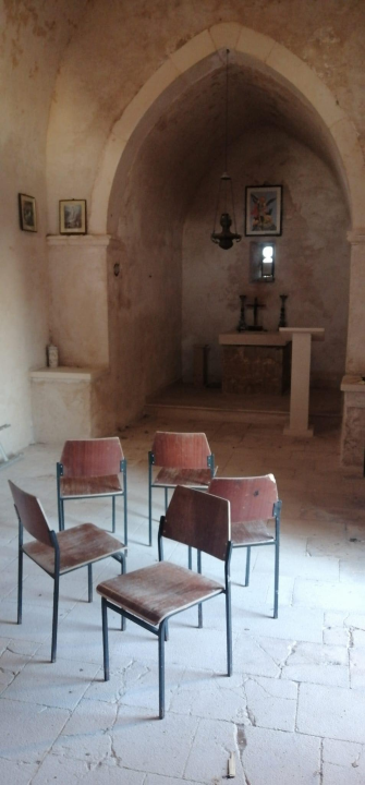 Netko je provalio u crkvu sv. Mihovila na Pisku: Oštećen inventar i išarani zidovi 