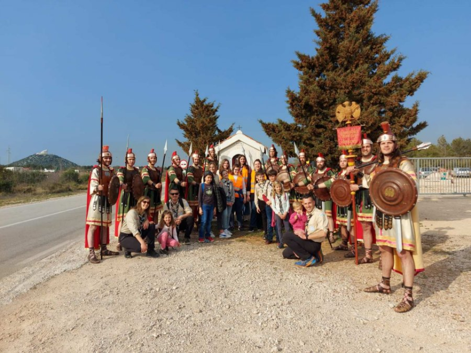 Tristotinjak Vodičana hodočastilo na Okit: Od podnožja do vrha uz pobožnost Križnog puta