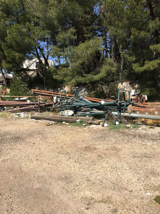 Stara rasvjeta s rive završila na TEF-u okružena tonama građevinskog i drugog otpada!