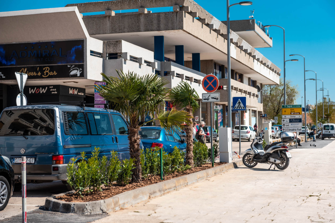 Riva do sezone u kompletno novom ruhu: Nakon zamjene rasvjete počelo uređenje zelenih površina  