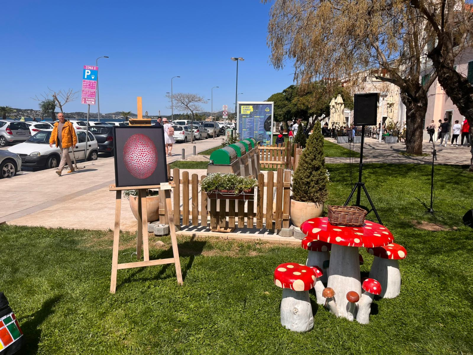 Svjetski dan umjetnosti: Ispred Azimuta svoja djela izložilo 18 umjetnika