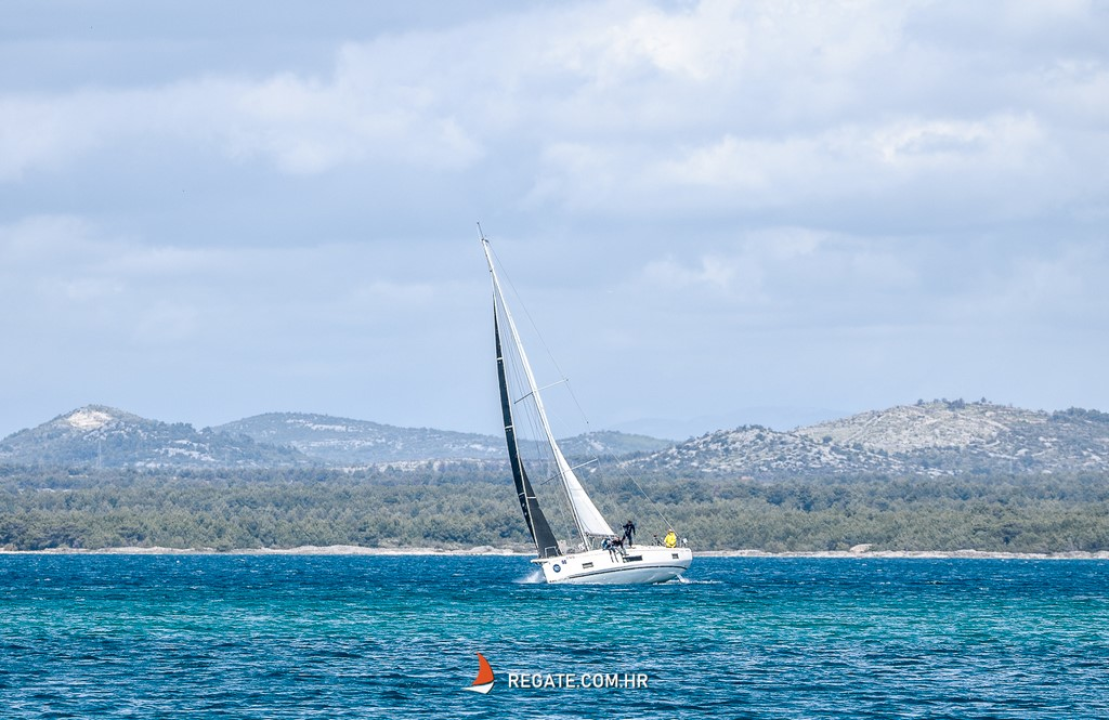 18. Zlarinska regata krstaša: Ukupni pobjednik je posada Gringo 3 iz Zadra