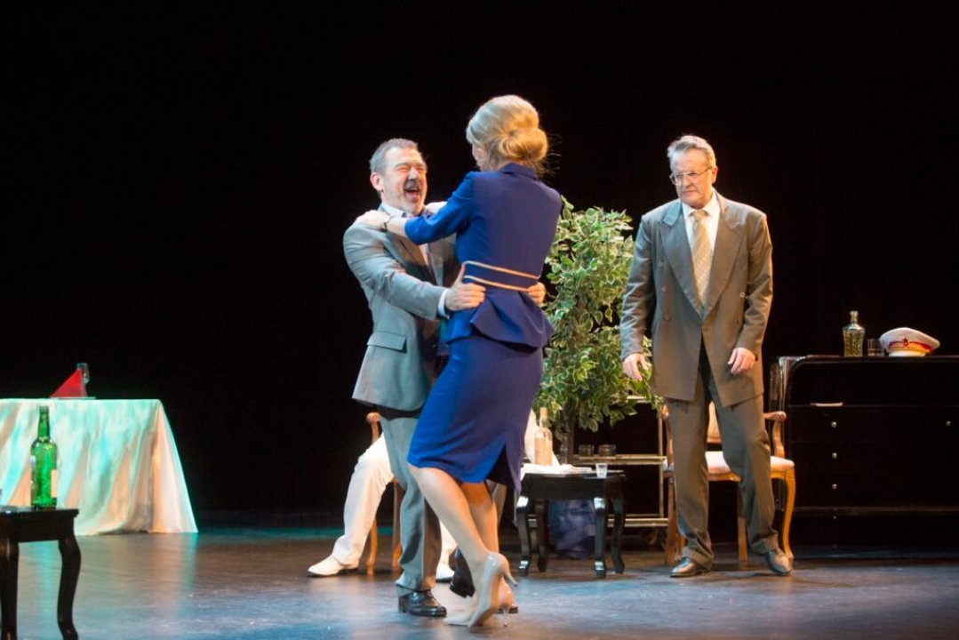 Tito, Tuđman, Mesić, Kolinda i Josipović u šibenskom teatru: Predstava Tarika Filipovića razveselila publiku